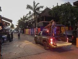 Autoridades estatales y militares resguardan la zona en búsqued de indicios y pruebas materiales. AFP / V. Vargas