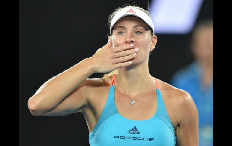 La tenista alemana consiguió este lune sun triunfo en el Abierto de Australia ante Lesia Tsurenko. AFP / P. Parks