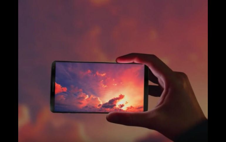 En un video se muestra el Galaxy 8, sin bordes, de superficie curva y con una pantalla más grande. YOUTUBE / Samsung Display