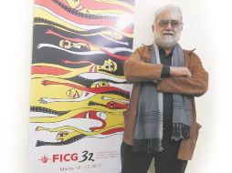 Iván Trujillo. El director del festival posa junto al cartel del FICG 2017, en sus oficinas, en Guadalajara. EL INFORMADOR /