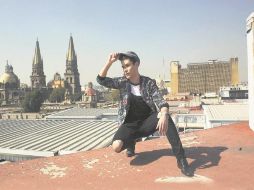 ATL. El cantante posa y tiene de fondo la Catedral. EL INFORMADOR / M. Vargas