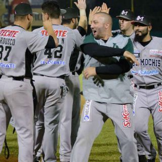 Los Cañeros vencen a los Tomateros y ponen un pie en la final
