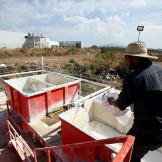 Tras 10 años de construcción operan Rastro de Acatlán sin permisos