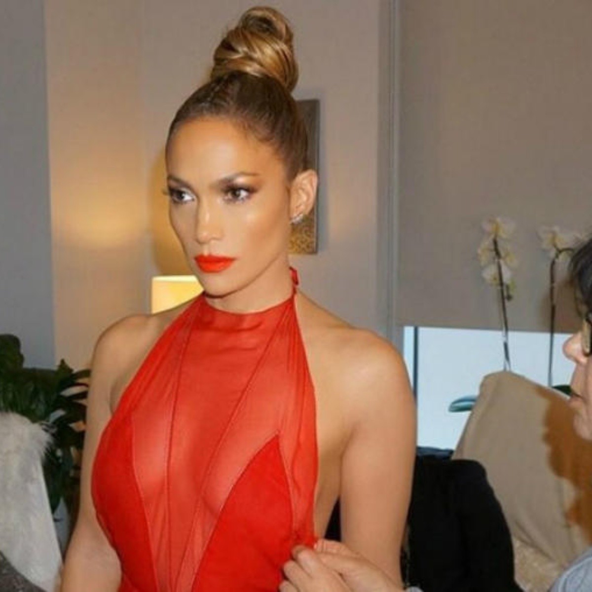 Jennifer Lopez seduce la web con vestido transparente | El Informador