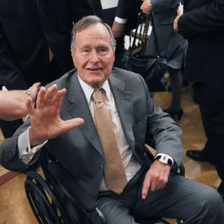 Hospitalizan al ex presidente George H. W. Bush