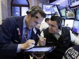 El mercado neoyorquino está atento a la publicación del Libro Beige de la Fed y a la investidura de Trump el próximo viernes. AP / ARCHIVO