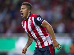 Salcedo actualmente juega a préstamo con la Fiorentina de Italia. MEXSPORT / ARCHIVO