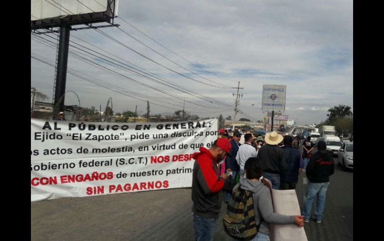 La manifestación ha creado conflictos de circulación en la zona de ingreso al Aeropuerto. EL INFORMADOR / M. Vargas