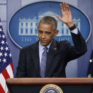 Obama dice no prestar atención a 'tuits' de Assange