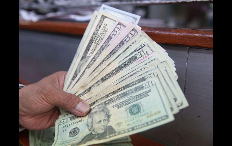 Al cierre de operaciones en sucursales bancarias de la capital del país, el dólar libre se vendió hasta en 22.33 pesos. EL INFORMADOR / ARCHIVO