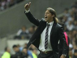 El estratega afirma que en el partido ante Monterrey el arbitraje dañó el espectáculo. TWITTER / @Chivas