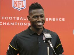 Antonio Brown, publicó un vídeo en la que se escuchan declaraciones polémicas del entrenador en jefe del equipo, Mike Tomlin. AP / K. Srakocic
