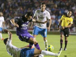 El equipo celeste bajo su ritmo y Gallos poco a poco se hizo dueño del balón y del partido. SUN / G. Ibañez