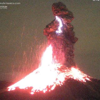 Emiten sugerencias por actividad del Volcán El Colima
