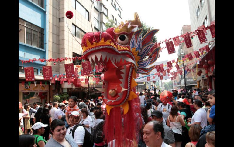 En la Ciudad de México, se celebra en el Barrio Chino del Centro Histórico, donde sobresale el colorido desfile y la danza del dragón. NTX / ARCHIVO