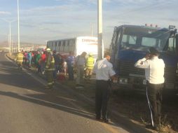 El accidente se registró cerca de las 16:30 horas en el cruce de esa vía con el Libramiento a El Salto. ESPECIAL / Protección Civil Jalisco