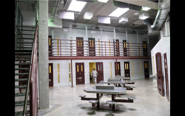 Obama culpó al Congreso de que la cárcel de Guantánamo continúe abierta y volvió a pedir a los legisladores el cierre de esa prisión. AFP / ARCHIVO