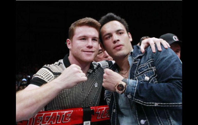 El Consejo Mundial de Boxeo y Golden Boy Promotions tienen diversos planes en torno a la pelea entre Saúl  Álvarez y Chávez Jr. TWITTER / @boxingscene