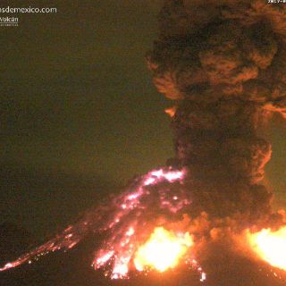 Se registra fuerte explosión en Volcán El Colima