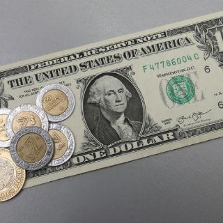 Dólar abre en 22.21 pesos en bancos de la capital