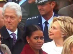 Algo en la sonrisa de Bill Clinton no le gustó a su esposa, la ex candidata presidencial Hillary Clinton. TWITTER / @DailyMail