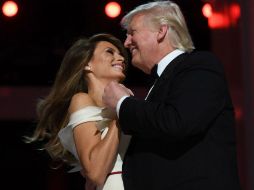 La pareja fue recibida con aplausos y ovaciones en el Centro de Convenciones de Washington. AFP / J. Watson