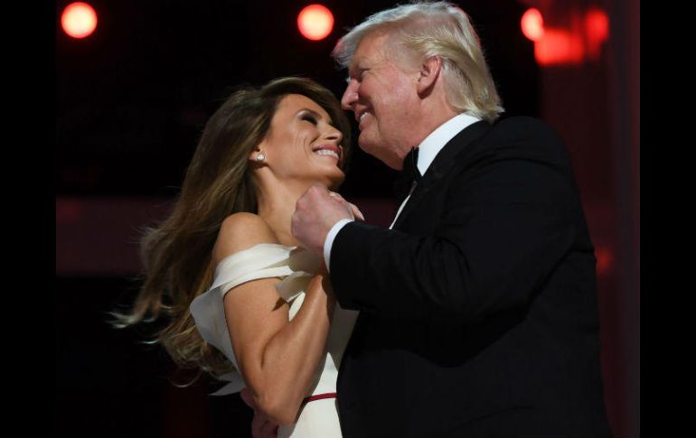 La pareja fue recibida con aplausos y ovaciones en el Centro de Convenciones de Washington. AFP / J. Watson