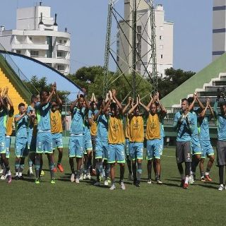 El Chapecoense presenta plantilla completa