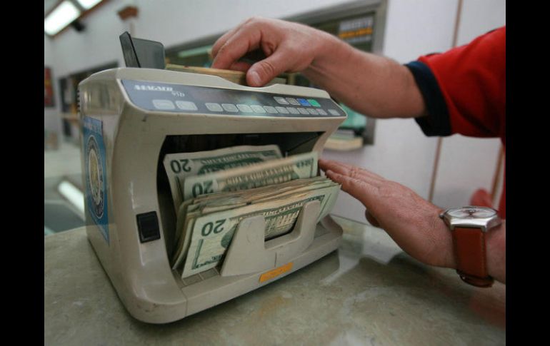 El dólar estadounidense registra un precio promedio de 21.84 pesos en el AICM. EL INFORMADOR / ARCHIVO