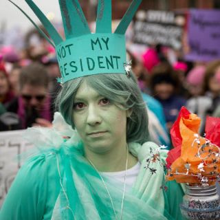 Trump ve la Marcha de Mujeres desde su limusina