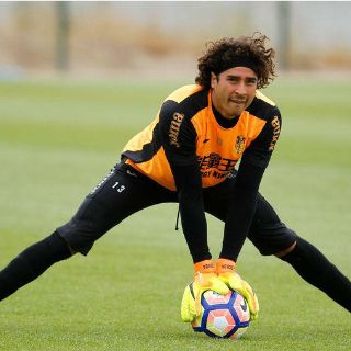 Guillermo Ochoa pide seguir peleando para evitar el descenso