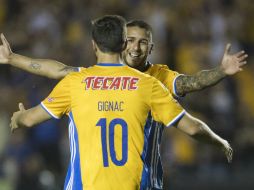 Jugadores de Tigres celebran el triunfo ante el América. MEXSPORT / J. Martínez