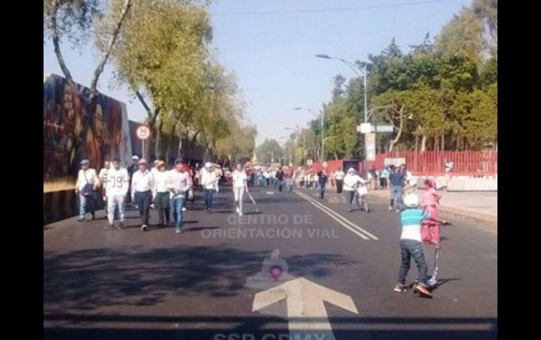 Alrededor de 200 integrantes de la organización Taxistas Independientes participan en la protesta. TWITTER /  @OVIALCDMX
