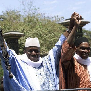 Ex líder de Gambia roba millones de dólares y huye del país