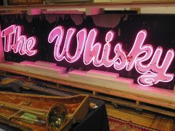 El letrero adornó el club de West Hollywood en las décadas de 1980 y 1990 en los Ángeles. AP / D. Sharp