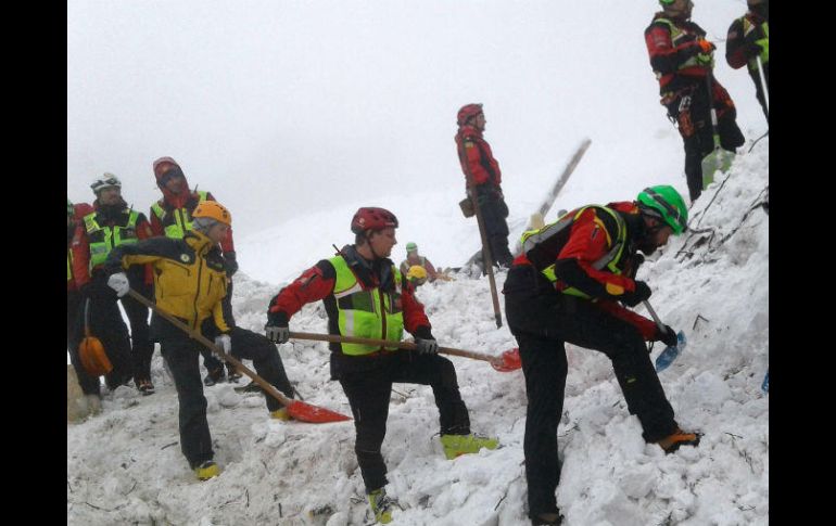 Se ha confirmado la muerte de cinco personas debido a la avalancha que cayó sobre el hotel el miércoles por la noche. EFE / Soccorso Alpino