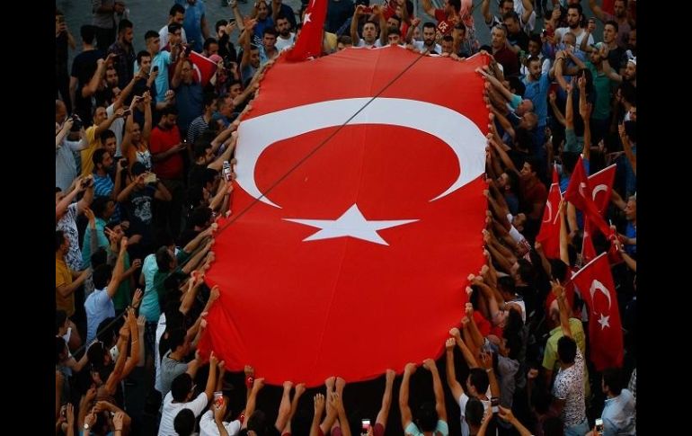 El Gobierno turco ha despedido a miles de funcionarios y ha echado el cierre a centenares de organizaciones. AP / ARCHIVO