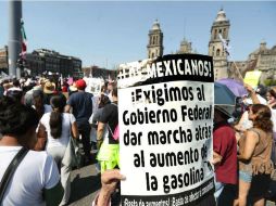 Integrantes de diversas ONG’s pidieron dar marcha atrás al aumento en las gasolinas y demandaron la renuncia del Mandatario priista. SUN / B. Fregoso