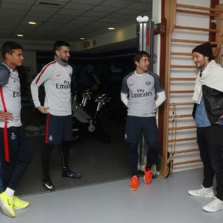 Beckham visita a sus antiguos colegas del PSG
