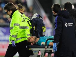 En el minuto ocho, Busquets debió ser sustituido debido a un violento pisotón que recibió en el tobillo derecho. AFP / A. Gillenea