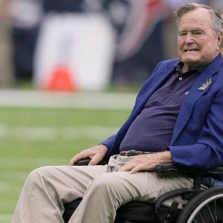 George H. W. Bush sale de cuidados intensivos