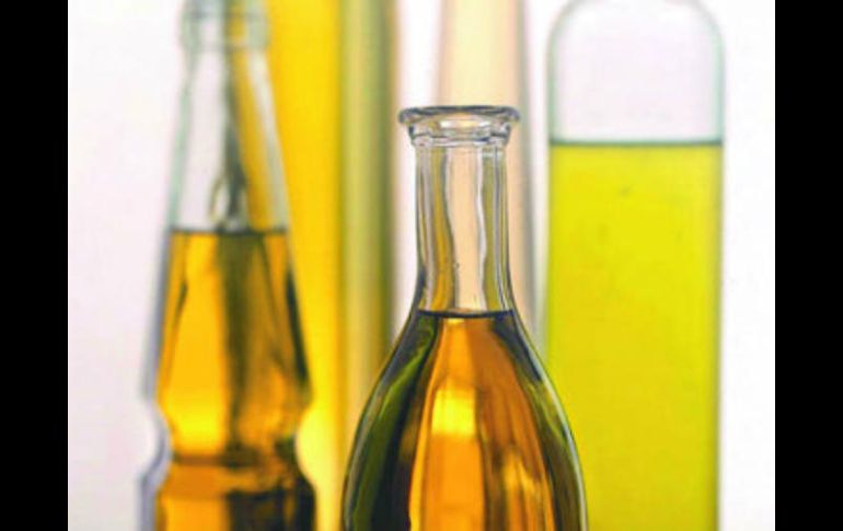 Agregar en la dieta entre cuatro y cinco cucharadas soperas de aceite de oliva virgen al día previene la osteoporosis. EL INFORMADOR / ARCHIVO