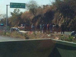 Protección Civil y paramédicos están en el sitio para dar atención a los lesionados. ESPECIAL /