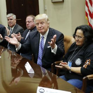 Trump firma salida de EU del TPP; Peña anuncia nuevas alianzas comerciales