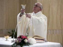 Francisco lamenta que el periodismo se limite a 'hacer espectáculo del drama del dolor y del misterio del mal'. AP / L'Osservatore Romano