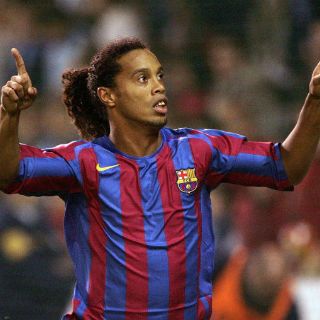 Ronaldinho, cerca de volver al Barcelona