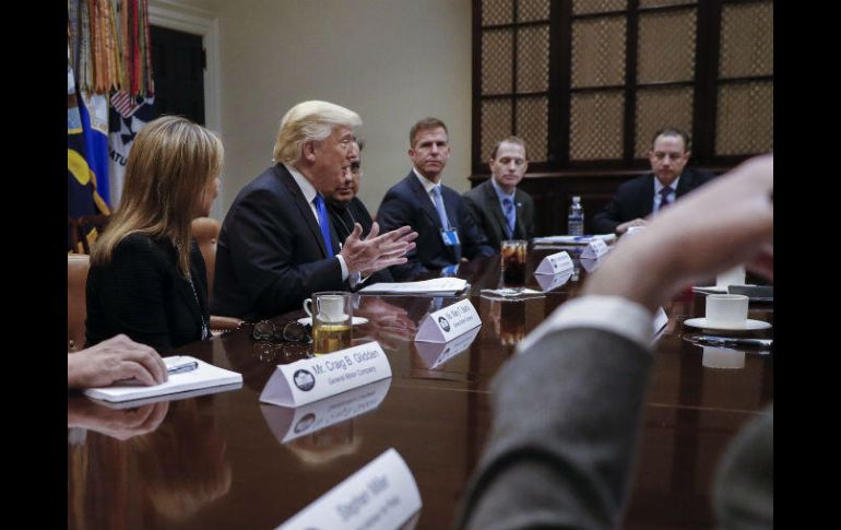 Trump se reunió con directivos de General Motors, Fiat Chrysler y Ford. EFE / S. Thew