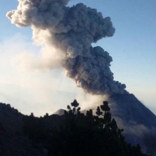 Reportan explosión del Volcán El Colima