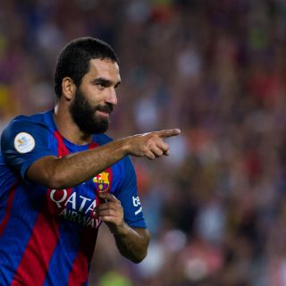 Arda Turan, a favor de reforzar el poder de Erdogan