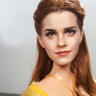 Artista transforma la muñeca de 'Bella'